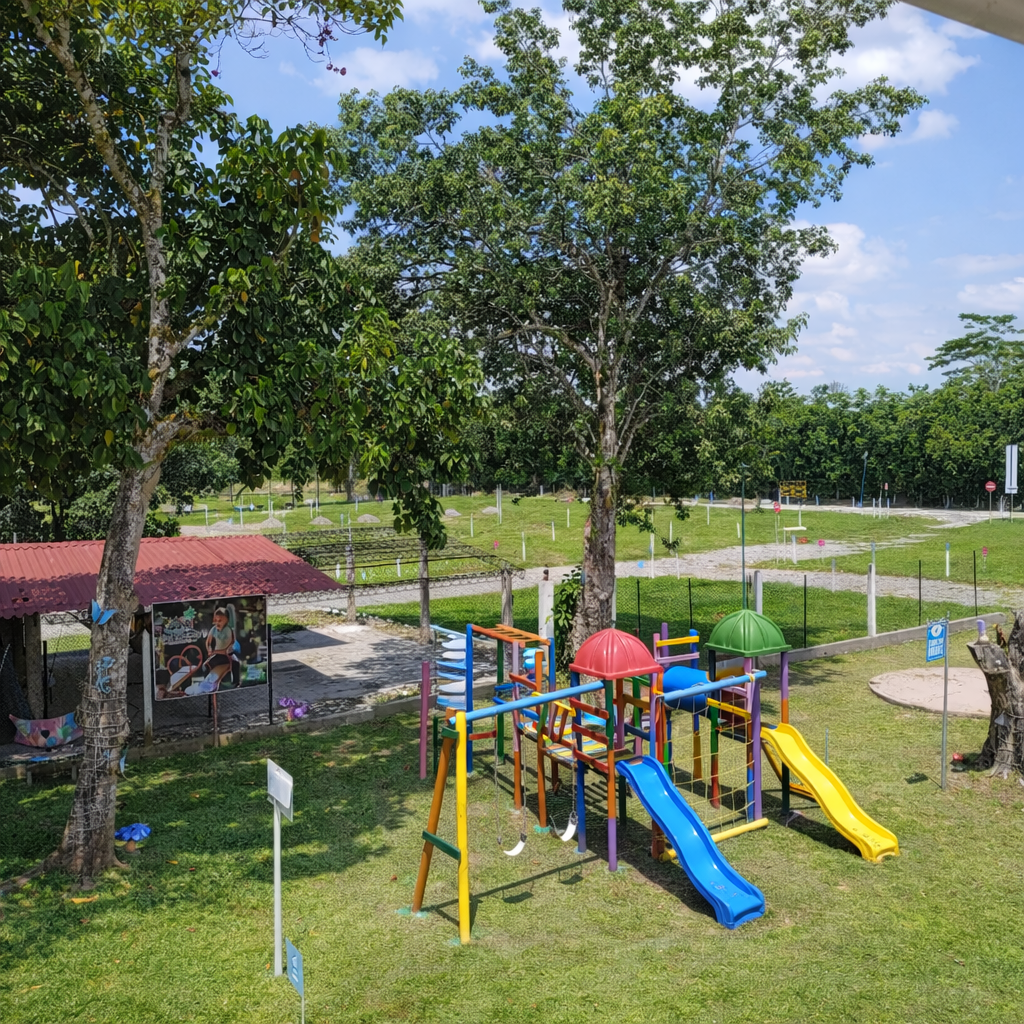 parque infantil en zona rural (1)